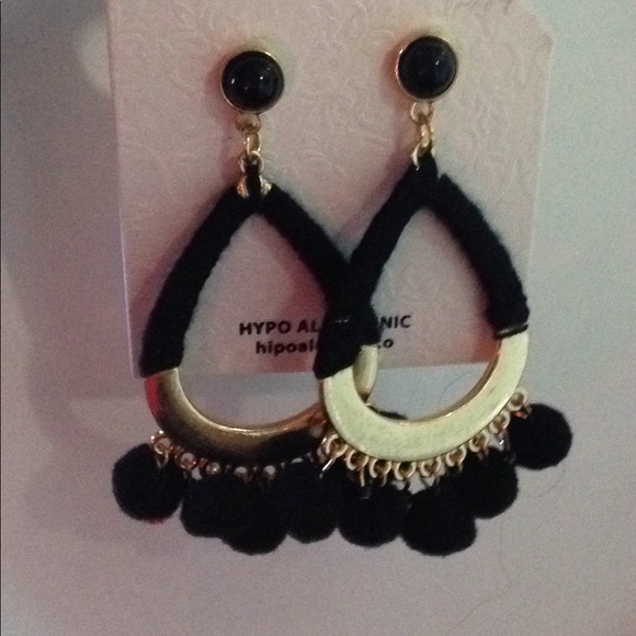 Jewelry - Black and gold tone bon bon earrings NWT